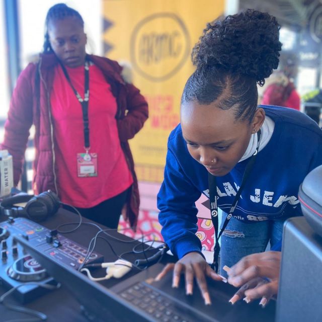 Learning how to d-jay has never been this smooth and fun 🔥 Shout out to our partner @pioneerdjglobal for being the turntable into d-jaying!  @fundi_mbambani is doing the most with this workshop ☄️  Don’t say we didn’t tell you! The next coolest djs are being made in the Pioneer Global workshop 🔥🔥🔥  #armcday2 #pioneerdj #djayingislife